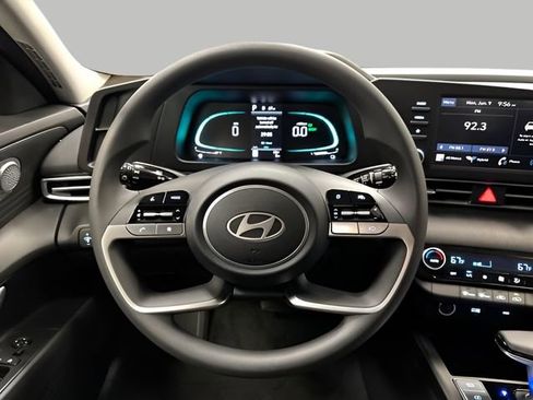 Certified 2025 Hyundai Elantra Blue image 13