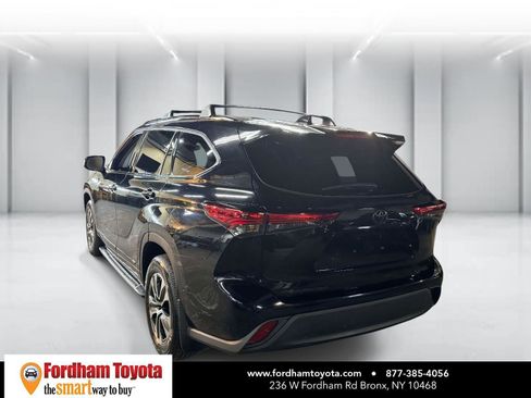 Used 2022 Toyota Highlander XLE image 5