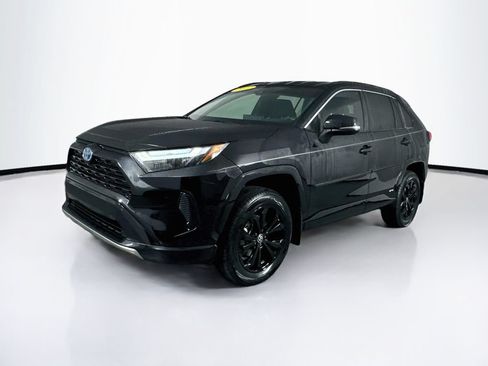 Used 2022 Toyota RAV4 SE AWD/4WD image 3