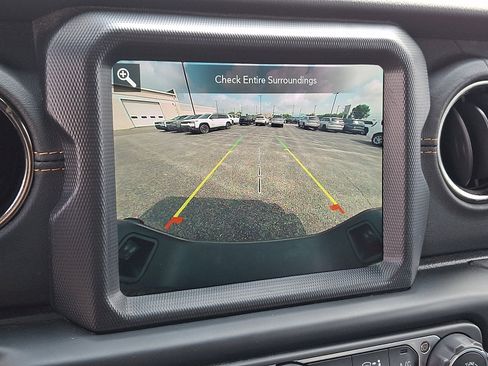 Used 2021 Jeep Gladiator Overland AWD/4WD image 25