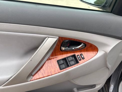 Used 2010 Toyota Camry XLE FWD image 12