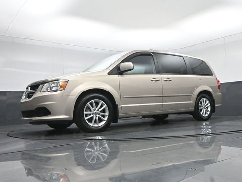 Used 2016 Dodge Grand Caravan SXT w/ Rear Park Assist Package image 62
