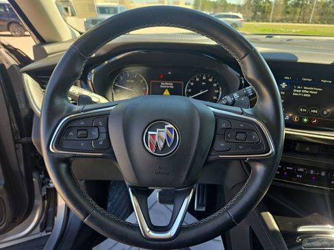 Used 2023 Buick Envision Preferred image 19