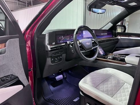 Used 2026 Cadillac Escalade Platinum Sport w/ LPO, ONYX Package image 12