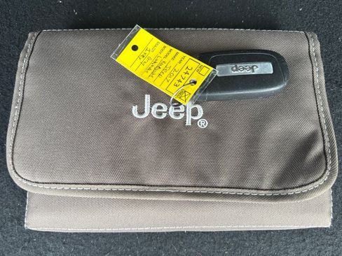 Used 2017 Jeep Renegade Latitude AWD/4WD image 4