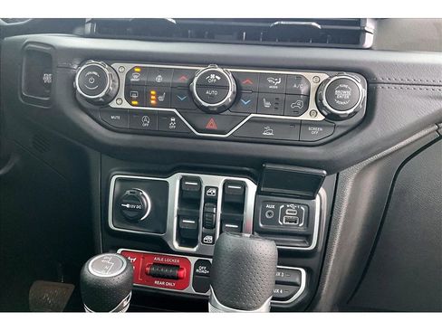 New 2026 Jeep Gladiator Mojave image 16