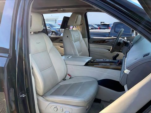 Used 2023 Cadillac Escalade ESV Sport Platinum image 7
