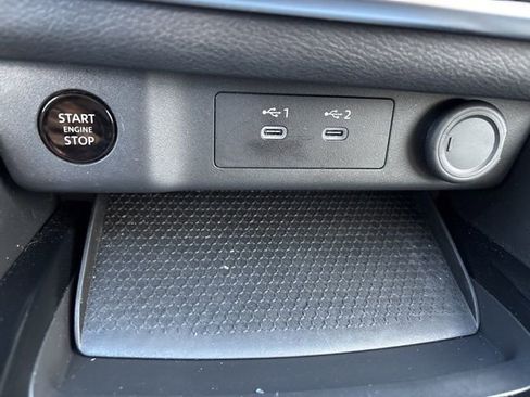 Used 2025 Nissan Rogue SV w/ SV Premium Package image 18