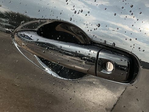 Used 2025 Nissan Versa SV image 10