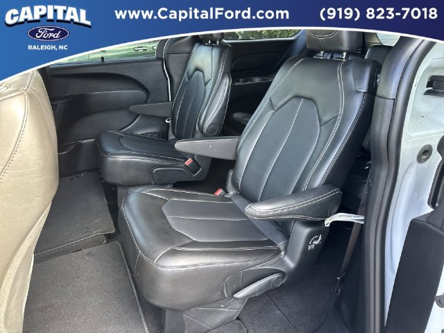Used 2025 Chrysler Pacifica Select FWD image 18