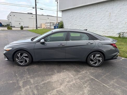 Used 2025 Hyundai Elantra Limited FWD image 8