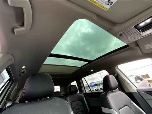 New 2025 Volkswagen Atlas Peak Edition SE image 26