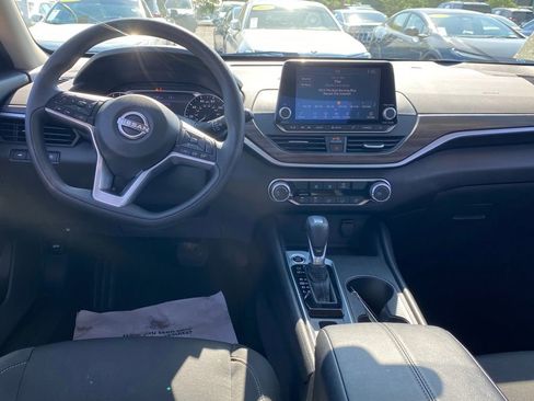 Used 2025 Nissan Altima 2.5 SV AWD/4WD image 9