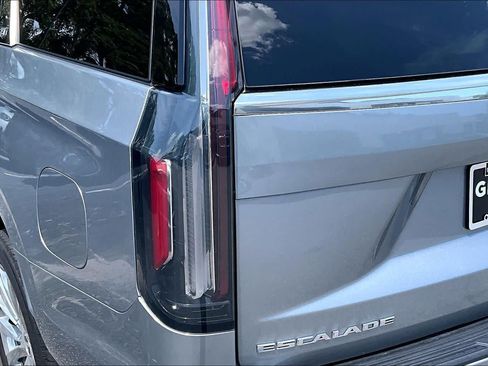 Used 2024 Cadillac Escalade Premium Luxury AWD/4WD image 29