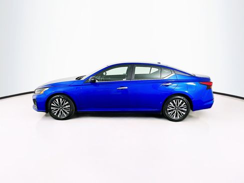Used 2025 Nissan Altima 2.5 SV image 4