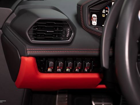 Used 2023 Lamborghini Huracan EVO image 31