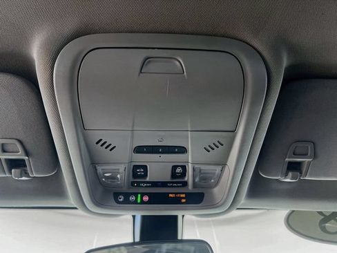 Used 2018 Chevrolet Equinox LT FWD image 20