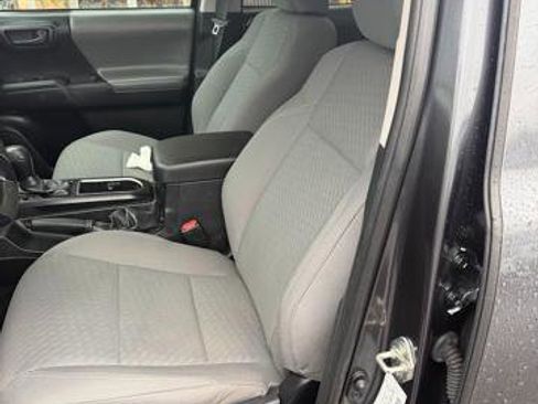 Used 2020 Toyota Tacoma SR5 image 8