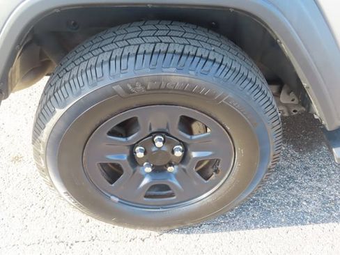 Used 2019 Jeep Wrangler Sport AWD/4WD image 14