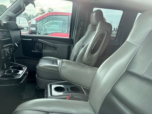 Used 2017 GMC Savana 2500 RWD image 6