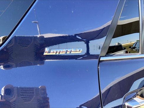Used 2018 Toyota 4Runner Limited AWD/4WD image 10