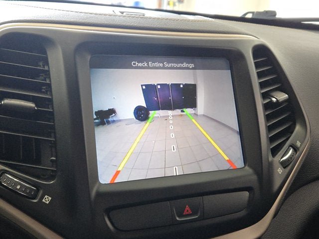Used 2016 Jeep Cherokee Latitude w/ Cold Weather Group AWD/4WD image 23