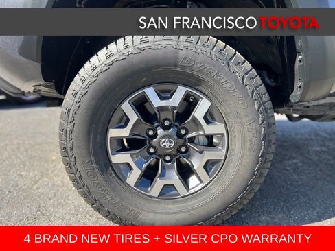 Certified 2018 Toyota Tacoma TRD Off-Road AWD/4WD image 9