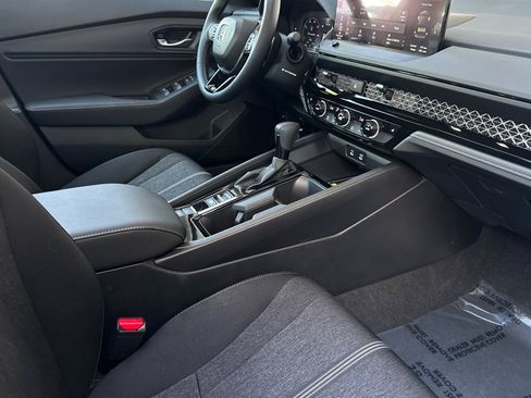 Used 2025 Honda Accord Sport image 32
