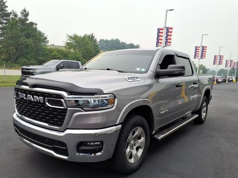 Used 2025 RAM 1500 Big Horn AWD/4WD image 4