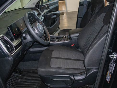 Used 2025 Kia Sorento LX FWD image 7