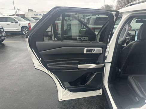 Certified 2022 Ford Explorer Limited w/ Limited Technology Package AWD/4WD image 11