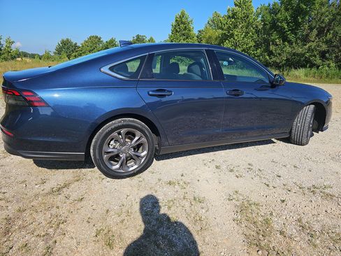 Used 2023 Honda Accord EX image 3