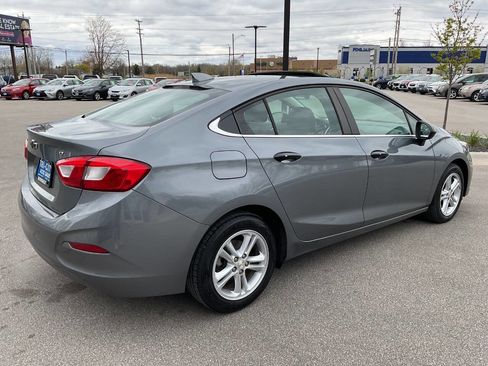 Used 2018 Chevrolet Cruze LT w/ Sun And Sound Package FWD image 7