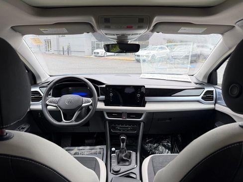 New 2026 Volkswagen Taos SE AWD/4WD image 32