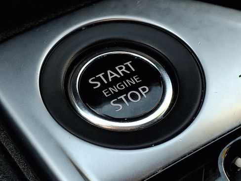 Used 2025 Nissan Sentra SR FWD image 23