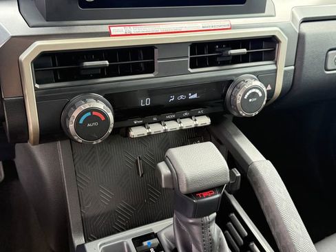 Used 2025 Toyota Tacoma TRD Off-Road image 20