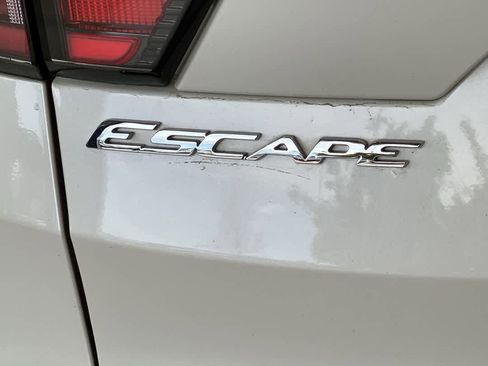 Used 2017 Ford Escape Titanium w/ Equipment Group 301A AWD/4WD image 11