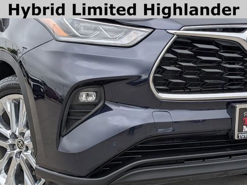 Used 2023 Toyota Highlander Limited image 3