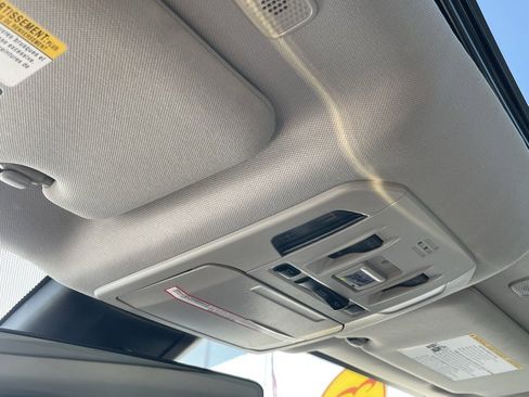 Used 2023 Toyota Highlander Limited image 20