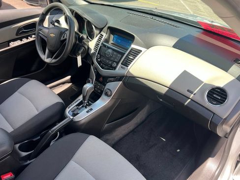 Used 2015 Chevrolet Cruze LS FWD image 19