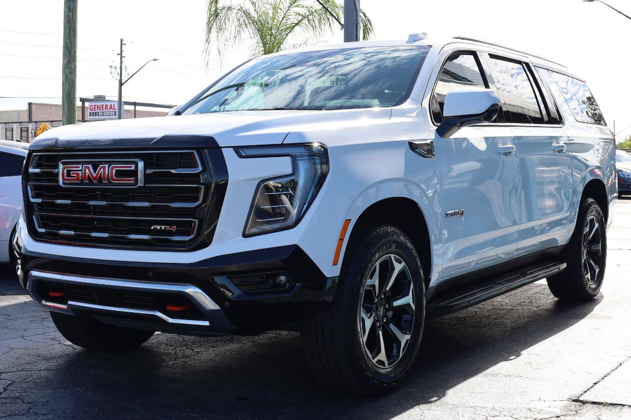 Used 2025 GMC Yukon XL AT4 AWD/4WD image 2