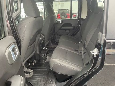 Used 2022 Jeep Gladiator Overland image 14