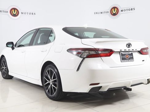 Used 2021 Toyota Camry SE image 4