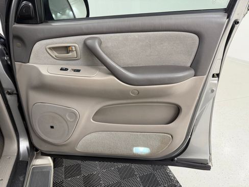 Used 2005 Toyota Sequoia SR5 RWD image 27