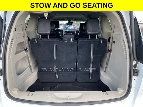 Used 2024 Chrysler Pacifica Touring-L FWD image 20