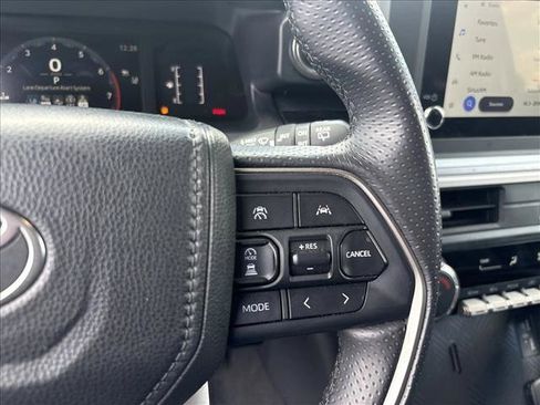 Used 2025 Toyota 4Runner SR5 AWD/4WD image 19