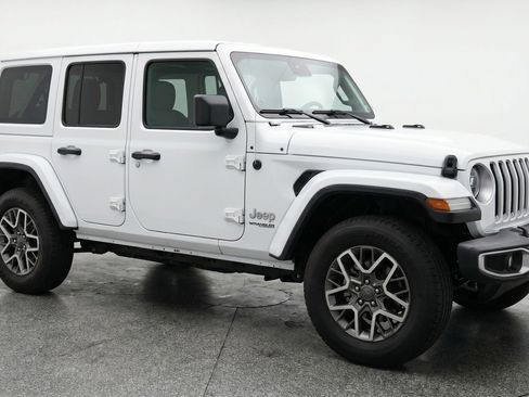 Used 2025 Jeep Wrangler Sahara image 1