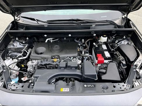 Used 2025 Toyota RAV4 XLE AWD/4WD image 30