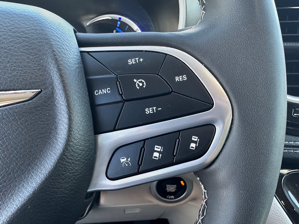Used 2024 Chrysler Pacifica Limited FWD image 31