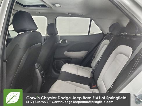 Used 2025 Hyundai Venue SEL FWD image 29